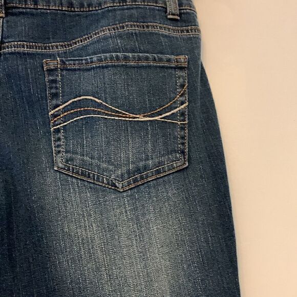 So denim jeans with beaded front pocket Size 13 Inseam 29” - Picture 6 of 8